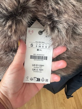 Cazadora Zara oversize con capucha y pelo