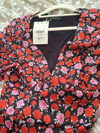 Vestido midi floral Bershka