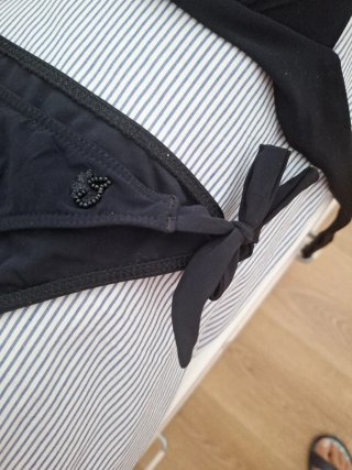 Bikini negro con detalles