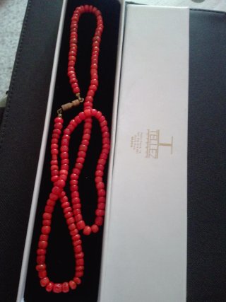 Collar antiguo  rojo