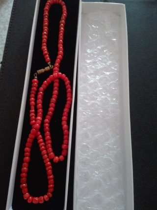 Collar antiguo  rojo