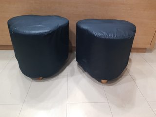 Coppia di pouf moderni con fodere regalo