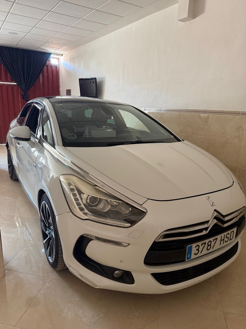 Citroen DS5 2013 - foto 1