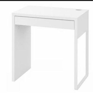 Escritorio blanco pequeño IKEA