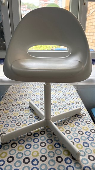 Escritorio blanco pequeño IKEA