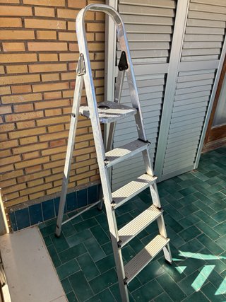 Escalera 4 peldaños aluminio