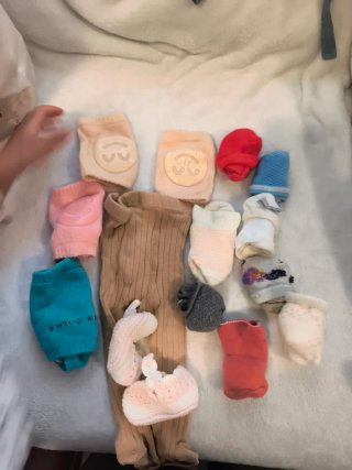 Calcetines y rodilleras para bebé niña