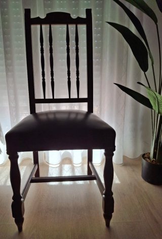 Sillas de salón del madera y cuero