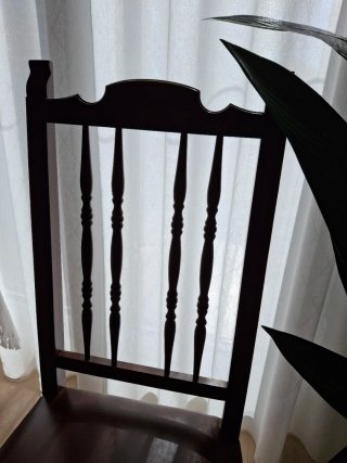Sillas de salón del madera y cuero