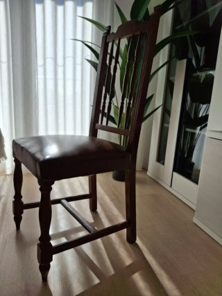 Sillas de salón del madera y cuero