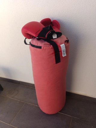 Saco boxeo Decathlon + guantes 12oz
