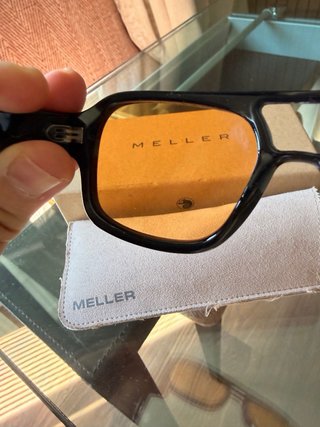 Gafas de sol Meller negras y naranjas