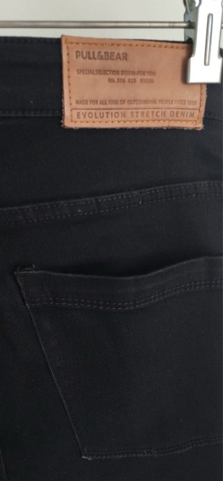 Vaquero negro PULL&BEAR