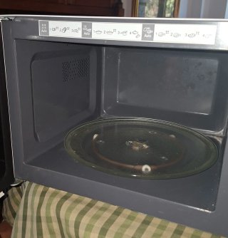 Microondas Panasonic NN-K35HWM con Grill