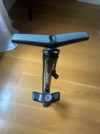 Bomba de pie para bicicleta