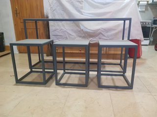 Mesa alta tipo barra y 3 taburetes