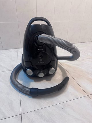 Aspiradora Negra 2000W