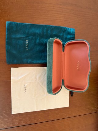 Estuche terciopelo y gafas Gucci