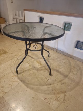 Mesa redonda cristal y metal gris