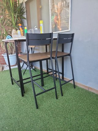 Taburetes metálicos y de madera