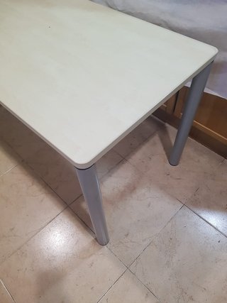 Mesas de madera y patas de metal de 140x70cm