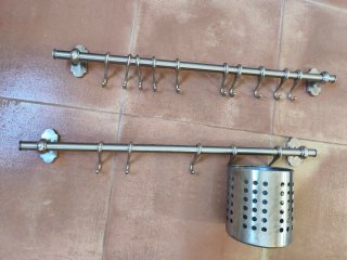 Barra de utensilios de cocina con ganchos.Ikea