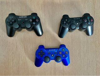 PlayStation 3 + 8 juegos + 3 mandos + cables