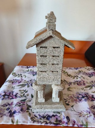 Orreo de granito decorativo