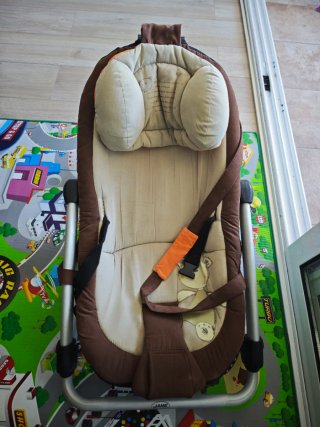 Silla de coche para bebé, mesedora, andador y más.