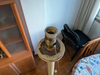 Lámpara de pie antigua madera y latón