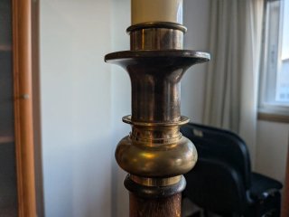 Lámpara de pie antigua madera y latón