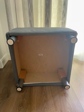 Reposapiés Ikea gris lavable