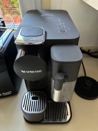 Cafetera Nespresso DeLonghi Lattissima One