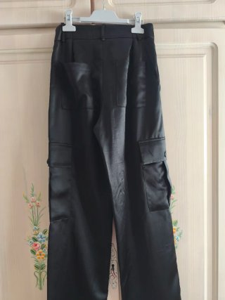 Pantalón largo negro satinado