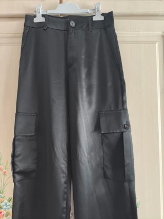 Pantalón largo negro satinado