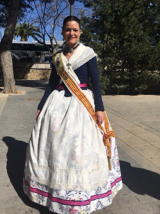 Traje de Fallera azul y rosa