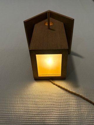 Lámpara casita de pájaros de madera