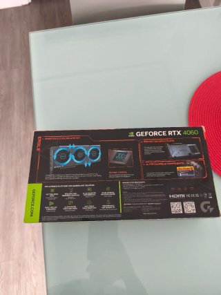 Gigabyte RTX 4060 Gaming OC 8G muy poco uso,