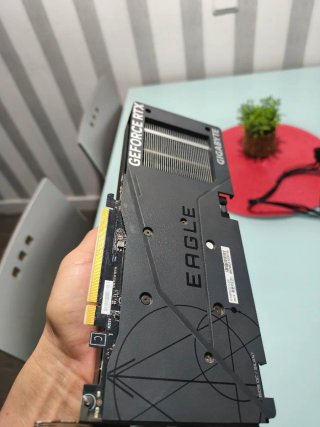 Gigabyte RTX 4060 Gaming OC 8G muy poco uso,