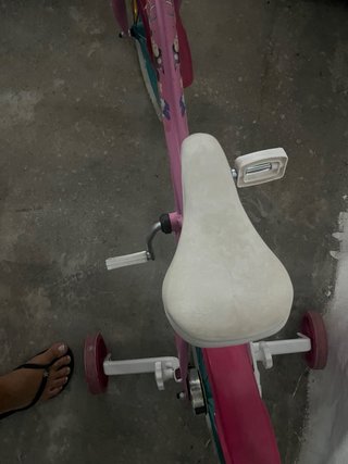 Bicicleta infantile rosa con ruote
