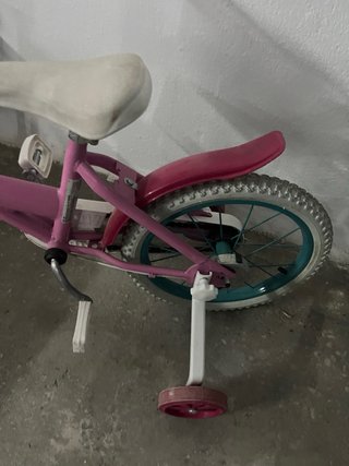 Bicicleta infantile rosa con ruote