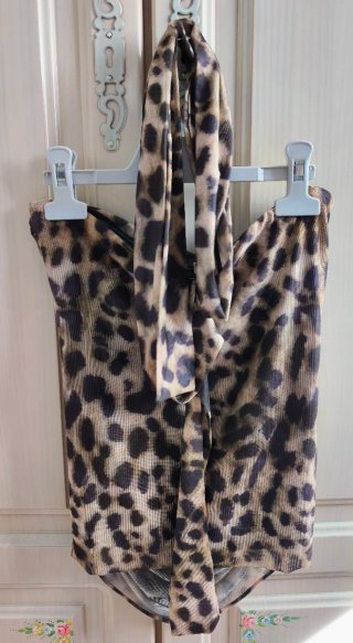 Blusa sin tirantes con estampado de leopardo