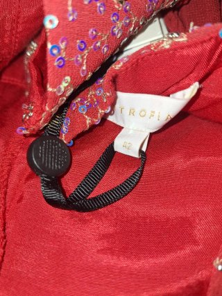 Vestido de fiesta rojo con pedrería