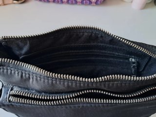 Bolso negro pequeño con cadena