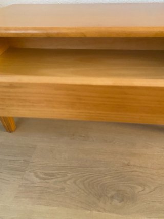 Mesa auxiliar de madera