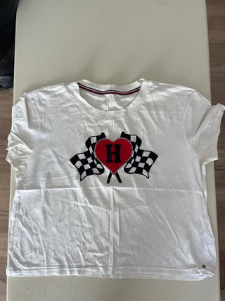 Camiseta Tommy Hilfiger Corazón Bandera H