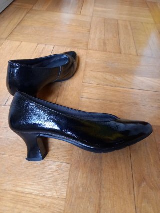 Zapatos de salón negros tacón comodisimos.