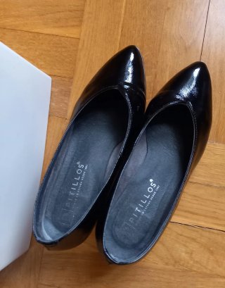 Zapatos de salón negros tacón comodisimos.