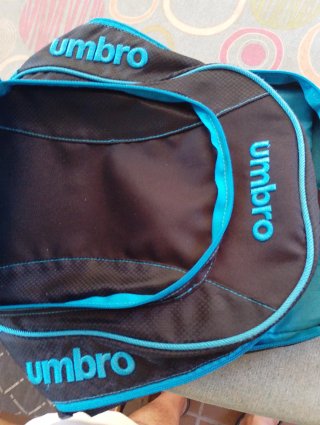 Mochila Umbro Negra y Azul