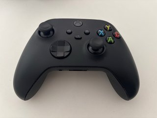 Xbox One 500GB Negra + Mando Original